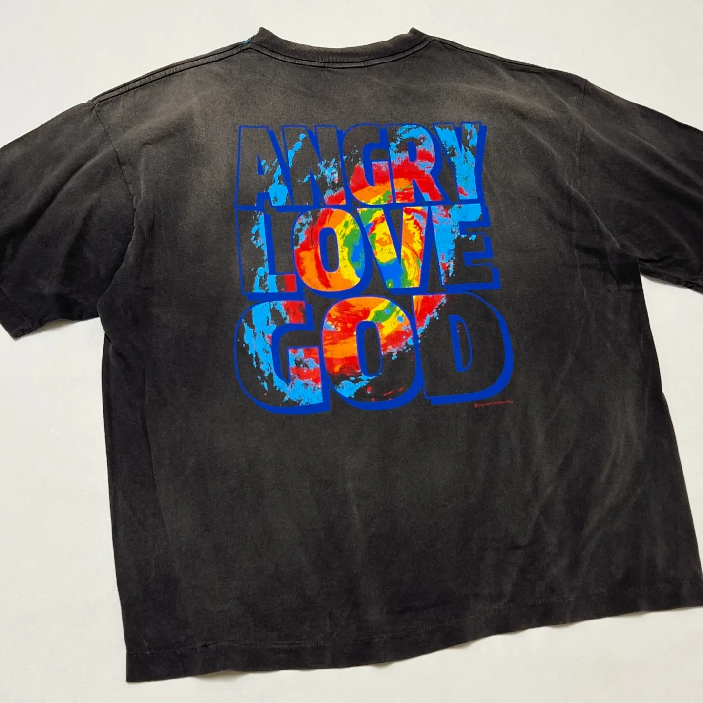 CACTUS PLANT FLEA MARKET x SAINT Mxxxxxx ANGRY LOVE GOD SS TEE/BLK CPFM co-branded weather icon/tropical storm print retro distressed TEE Washed black S-XL Look for the cylindrical fabric without side seams. The open width is almost meaningless. Asut ready-made garments are dyed. The whole piece is sprayed with horse fade. Multiple holes. Washed again. Customized CPFM co-branded main mark/wash mark/with little angel anti-counterfeiting